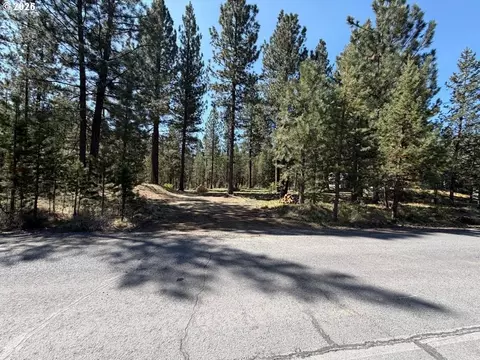 17019 Upland Rd, Bend, OR 97707