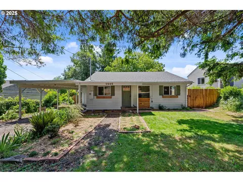 1565 California Ave, Coos Bay, OR 97420
