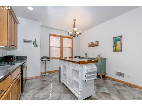 Kitchen - 64636 E Mcintyre Rd, Rhododendron, OR 97049 photo 4 of 8
