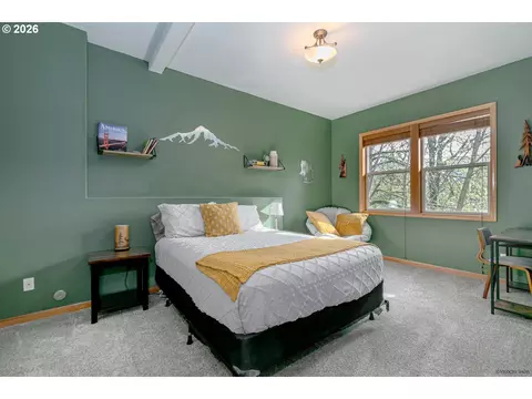 Bedroom - 64636 E Mcintyre Rd, Rhododendron, OR 97049 photo 2 of 5
