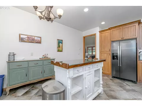 Kitchen - 64636 E Mcintyre Rd, Rhododendron, OR 97049 photo 6 of 8