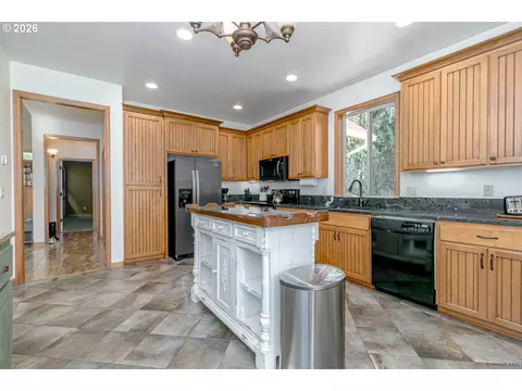Kitchen - 64636 E Mcintyre Rd, Rhododendron, OR 97049 photo 2 of 8