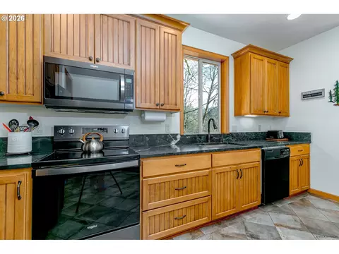 Kitchen - 64636 E Mcintyre Rd, Rhododendron, OR 97049 photo 7 of 8