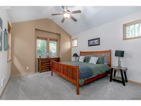 Bedroom - 64636 E Mcintyre Rd, Rhododendron, OR 97049 photo 1 of 5