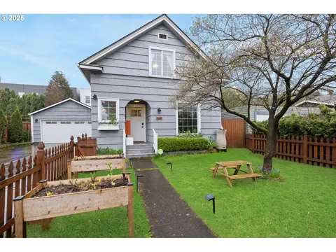 5624 NE Hoyt St, Portland, OR 97213