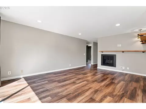 Living - 2730 Cheryl St, Eugene, OR 97408 photo 7 of 10