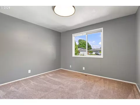 Bedroom - 2730 Cheryl St, Eugene, OR 97408 photo 6 of 7
