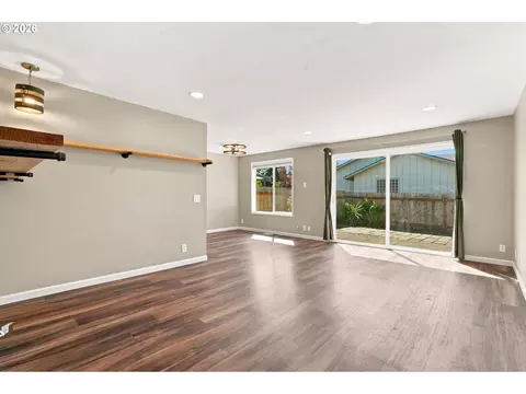 Living - 2730 Cheryl St, Eugene, OR 97408 photo 9 of 10