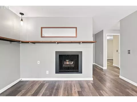 Living - 2730 Cheryl St, Eugene, OR 97408 photo 3 of 10