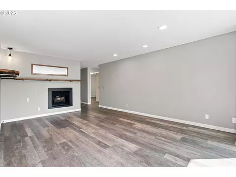 Living - 2730 Cheryl St, Eugene, OR 97408 photo 4 of 10
