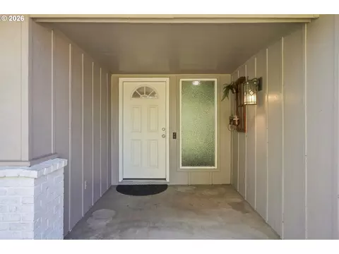 Entry Way - 2730 Cheryl St, Eugene, OR 97408 photo 1 of 1
