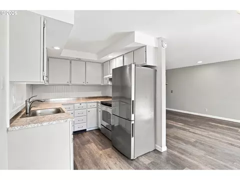 Kitchen - 2730 Cheryl St, Eugene, OR 97408 photo 1 of 3