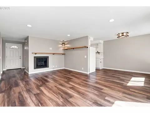 Living - 2730 Cheryl St, Eugene, OR 97408 photo 6 of 10