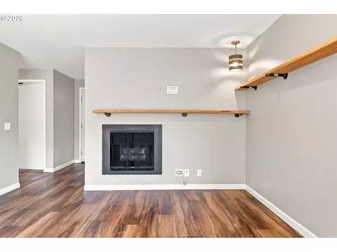 Living - 2730 Cheryl St, Eugene, OR 97408 photo 8 of 10
