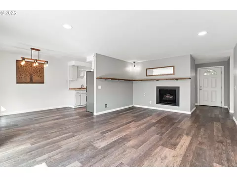 Living - 2730 Cheryl St, Eugene, OR 97408 photo 2 of 10