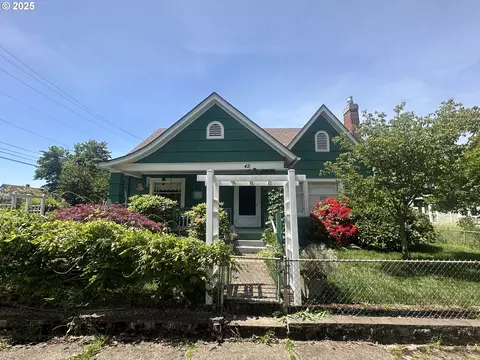 45 S 12th St, Cottage Grove, OR 97424