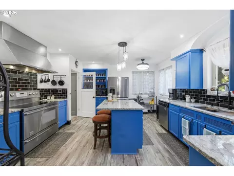 Kitchen - 4000 E 24th Ave, Eugene, OR 97403 photo 1 of 2