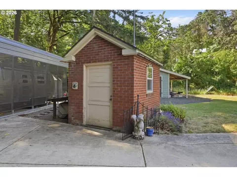 Exterior - 4000 E 24th Ave, Eugene, OR 97403 photo 9 of 12
