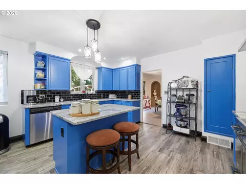 Kitchen - 4000 E 24th Ave, Eugene, OR 97403 photo 2 of 2