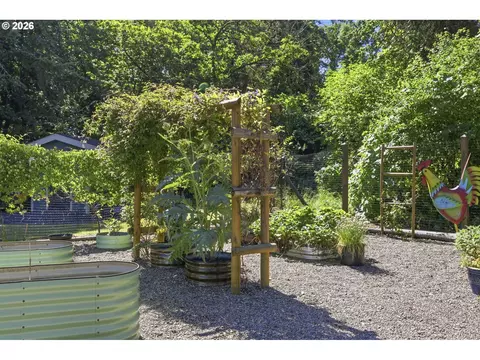 Exterior - 4000 E 24th Ave, Eugene, OR 97403 photo 10 of 12