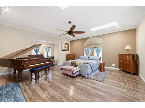 Bedroom - 4000 E 24th Ave, Eugene, OR 97403 photo 1 of 3