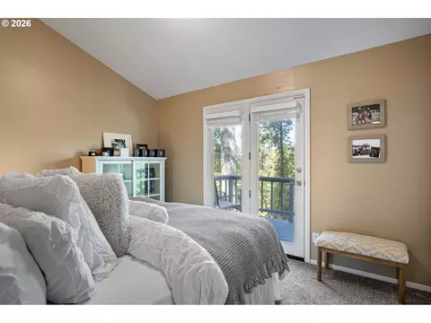 Bedroom - 34844 Matthews Rd, Eugene, OR 97405 photo 2 of 4