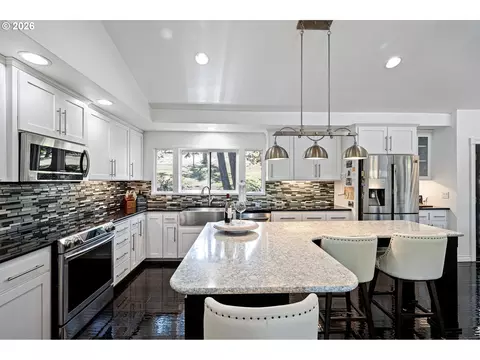 Kitchen - 34844 Matthews Rd, Eugene, OR 97405 photo 3 of 4