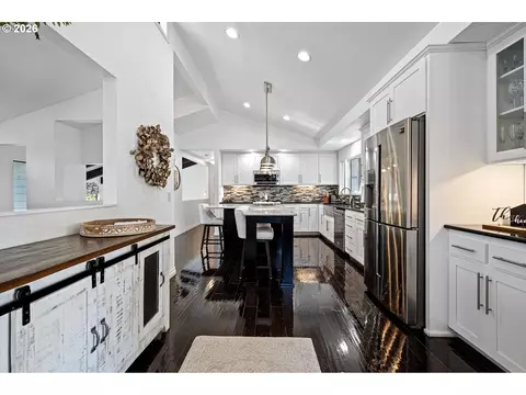 Kitchen - 34844 Matthews Rd, Eugene, OR 97405 photo 1 of 4