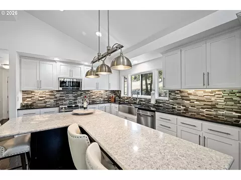 Kitchen - 34844 Matthews Rd, Eugene, OR 97405 photo 2 of 4