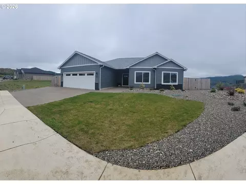 912 Medina Ave, Sutherlin, OR 97479