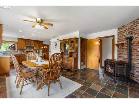 Dining - 2401 Loop Rd, Stevenson, WA 98648 photo 1 of 2