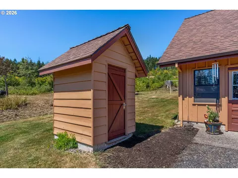 Exterior - 2401 Loop Rd, Stevenson, WA 98648 photo 21 of 26
