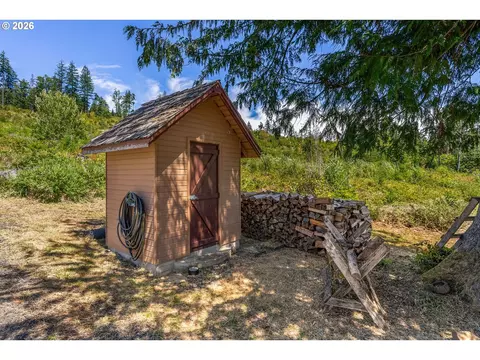 Exterior - 2401 Loop Rd, Stevenson, WA 98648 photo 12 of 26