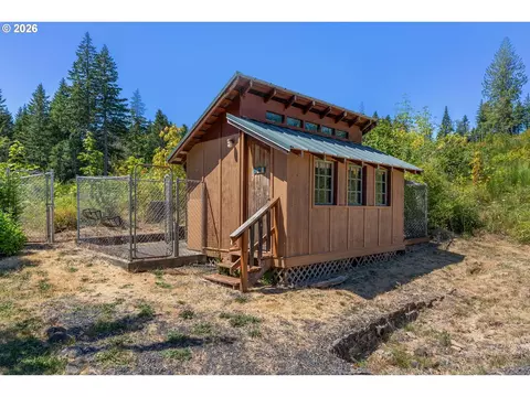 Exterior - 2401 Loop Rd, Stevenson, WA 98648 photo 24 of 26