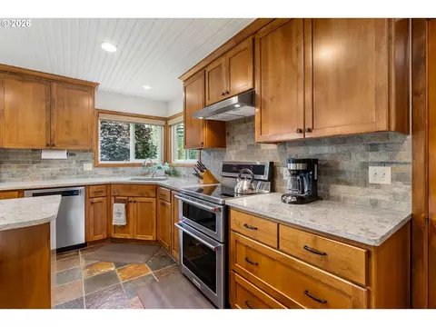 Kitchen - 2401 Loop Rd, Stevenson, WA 98648 photo 3 of 3