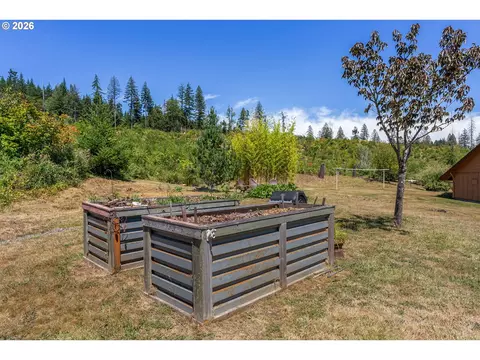 Exterior - 2401 Loop Rd, Stevenson, WA 98648 photo 23 of 26