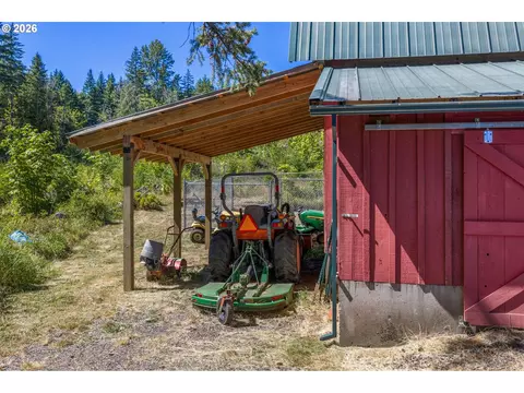 Exterior - 2401 Loop Rd, Stevenson, WA 98648 photo 2 of 26