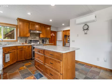 Kitchen - 2401 Loop Rd, Stevenson, WA 98648 photo 2 of 3