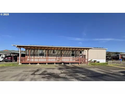 501 Berry Loop Ln, Roseburg, OR 97471