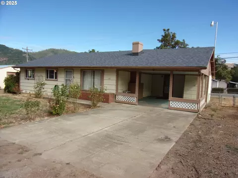 177 Esther Ct, Myrtle Creek, OR 97457