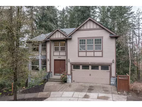 8243 SE Pineridge Ct, Portland, OR 97236