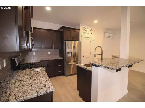 Kitchen - 1272 S Quartz Dr, Cornelius, OR 97113 photo 3 of 3