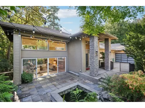 4400 Calaroga Dr, West Linn, OR 97068