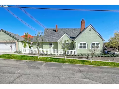 Exterior - 215 NW Despain Ave, Pendleton, OR 97801 photo 11 of 12