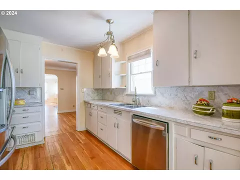 Kitchen - 215 NW Despain Ave, Pendleton, OR 97801 photo 1 of 6