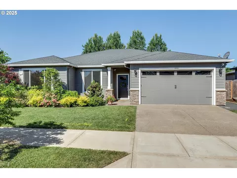 1059 S Walnut St, Canby, OR 97013