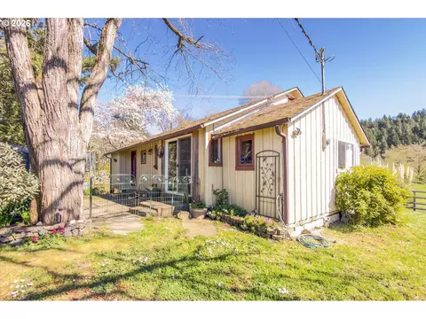 14982 Highway 42, Myrtle Point, OR 97458