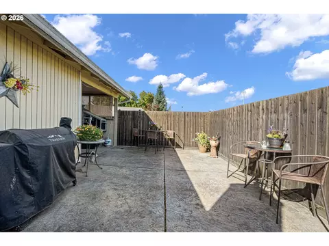 Exterior - 4559 Souza St, Eugene, OR 97402 photo 2 of 10