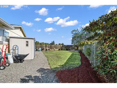 Exterior - 4559 Souza St, Eugene, OR 97402 photo 10 of 10