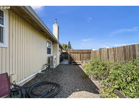 Exterior - 4559 Souza St, Eugene, OR 97402 photo 6 of 10